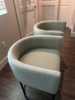 Barstool set of 2 (very nice)