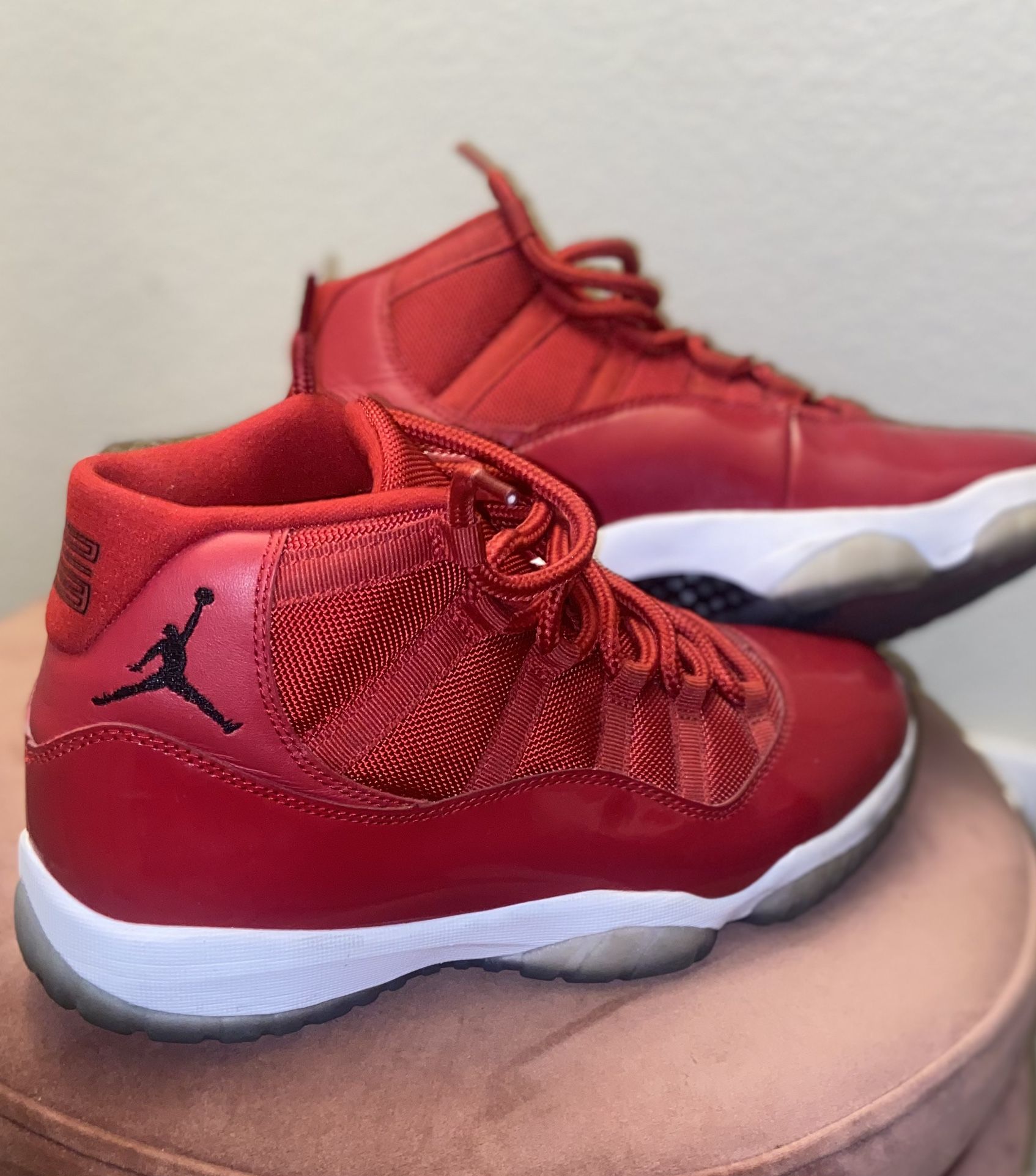 Air Jordan 11 retro red men’s size 10
