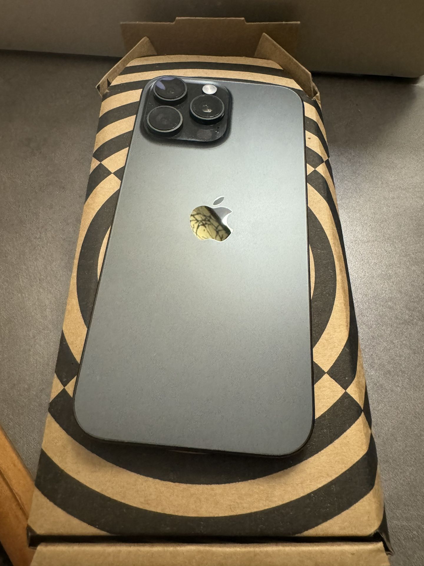 Iphone 16 Pro Max 1TB Refurbished