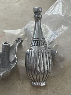 Vino Bottle Knobs By Atlas