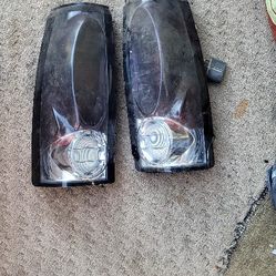 GMC YUKON TAILLIGHTS 