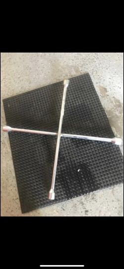 Car lug wrench