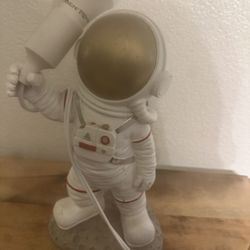 Astronaut lamp
