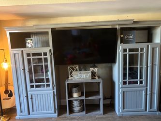 Entertainment center
