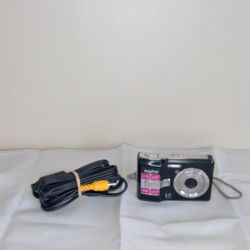 Sanyo Camara Digital con cables originales / Sanyo Digital Camera with original cables 