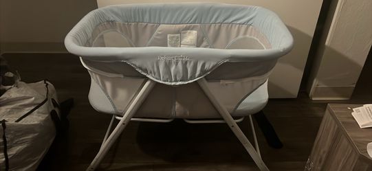 Portable Dream on me Sky blue bassinet