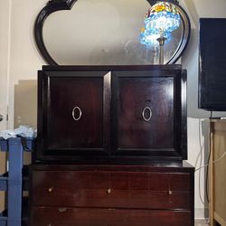 Dresser With Mirror
