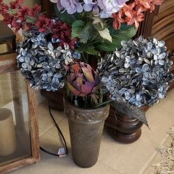 flower arrangement / decor