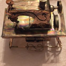 Mini Sewing Machine Plays Song