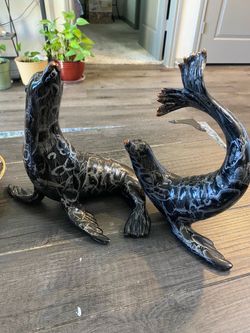 Seals deco by original artist
