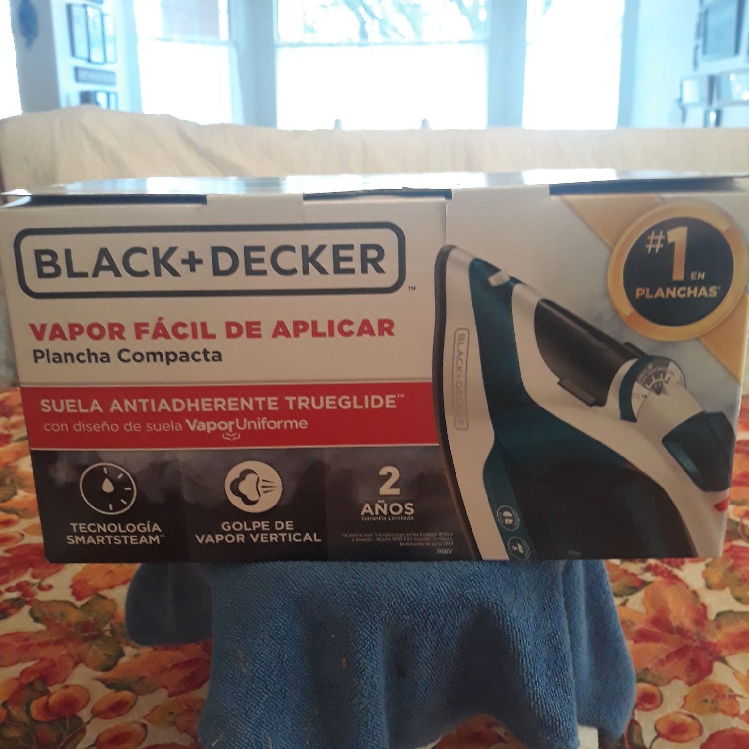 IRON COMPACT BLACK AND DECKER
