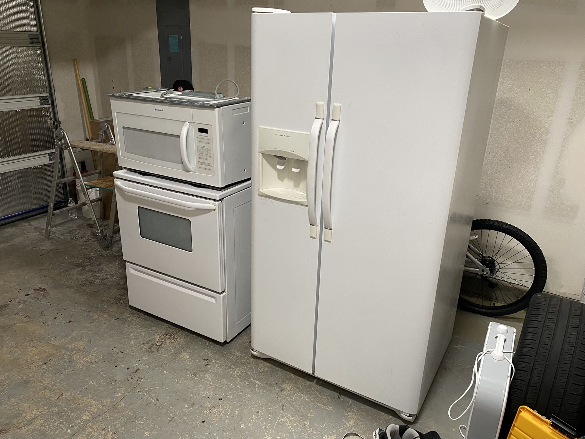 Kitchen Appliance Microwave Oven Range Fridge Set White Working Condition 