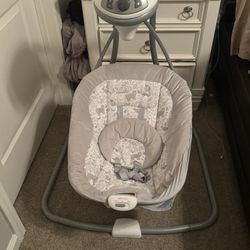 GRACO BABY SWING 