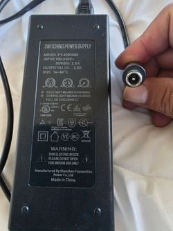 Cargador para patín o patineta eléctrico