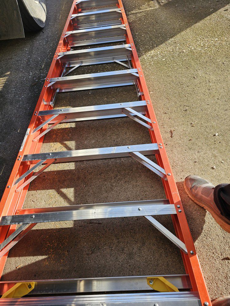 Werner 12 Foot Fiberglass Step Ladder 
