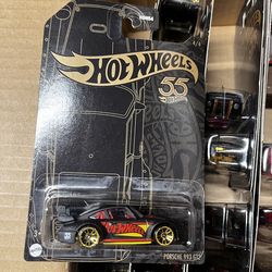 Hot Wheels 55th Anniversary Porsche 993 GT2 Black And Gold Edition 4/6