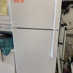 GE Refrigerator White 28” Inch Excellent . Warehouse pricing.  Warranty . Delivery Available . 2522 Market st. 33901