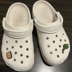 Youth Crocs Size 5Y