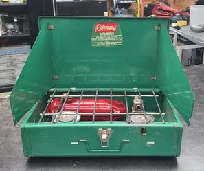 Nice Vintage Metal Coleman Camp Stove 425 E