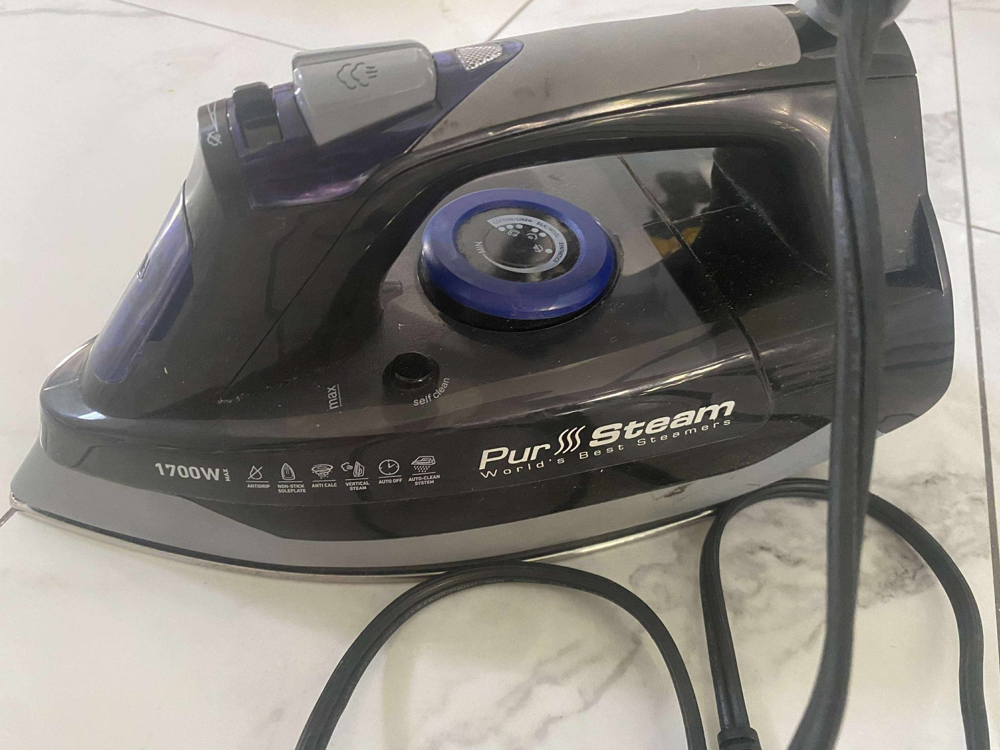 Professional Grade 1700W Steam Iron, with rapid, even heat. Self Cleaning