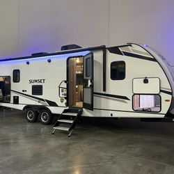 RV 30 Feet! (Big Bathroom) 