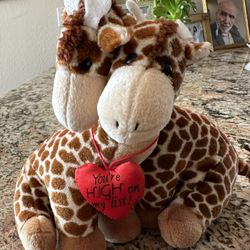 Vintage 1993 DAKIN Valentine hugging Giraffe Stuff animal holding a Heart cushion "you’re HIGH on my list" Couple Love