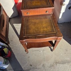 Beautiful Vintage Tabke For Restoration Or Repair!