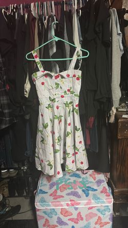 Women’s Summer Dress. No Stains.