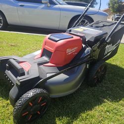 MILWAUKEE M18 FUEL BRUSHLESS SELF-PROPELLED LANW MOWER TOOL ONLY NEW 