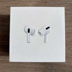 Apple AirPods Pro w/Wireless Charging Case
