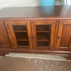 Entertainment Holds Up To 65 In TV $100