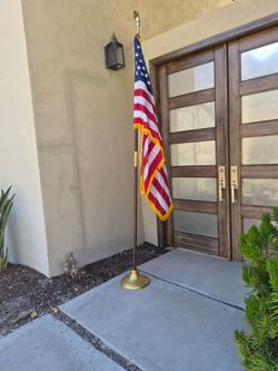 US Flag with mounting base 3'x5' like new