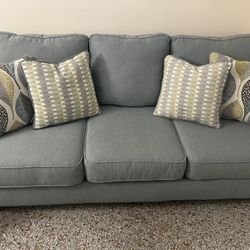 Queen sleeper sofa/pullout couch