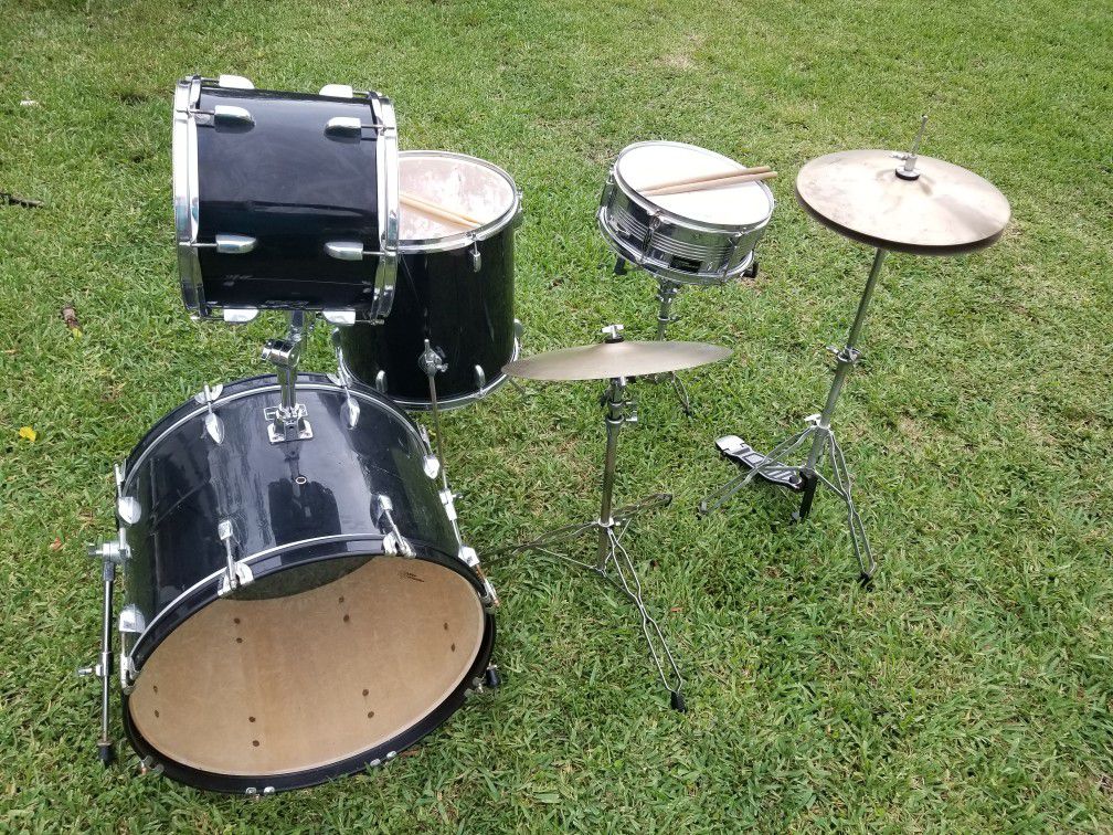 Groove Percussion Drum Set