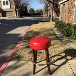 Red Wooden Leather Stool/ Banco De Madera Y Piel Rojo