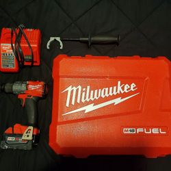 Milwaukee M18 Power DRILL Kit