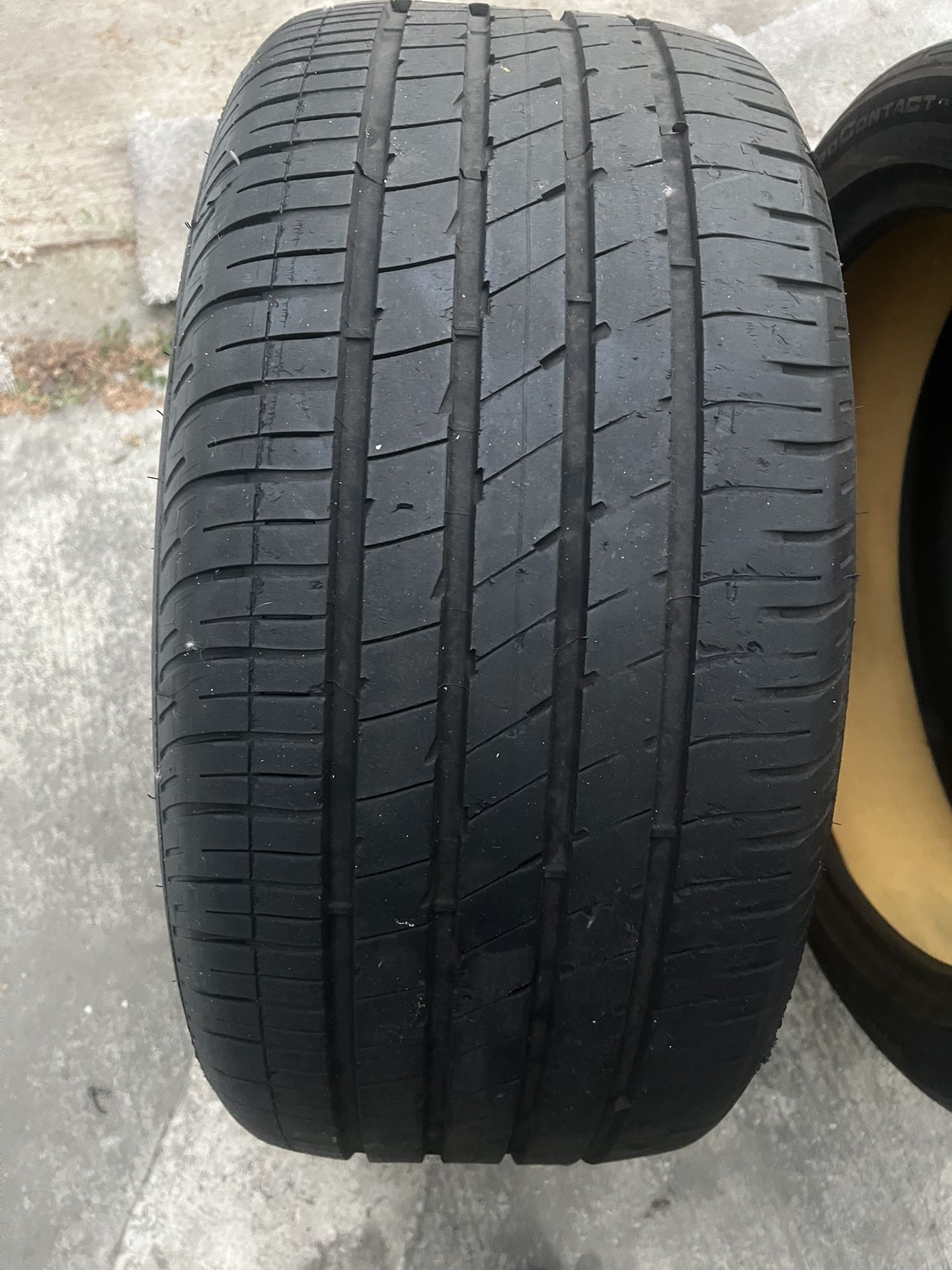 255/40/20 Run Flat Tires