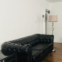 Black Chesterfield Leather Sofa – Classic Style
