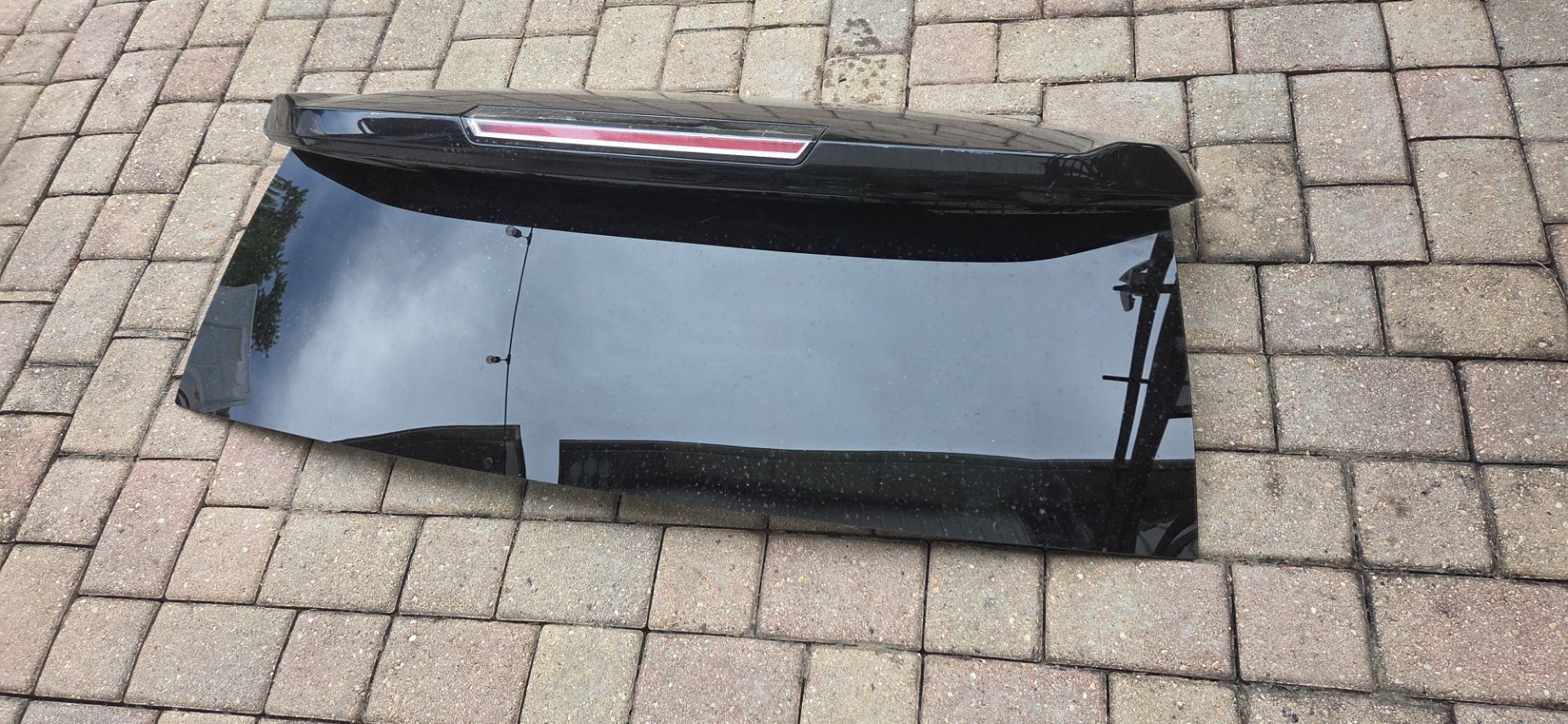 2015 -2020 chevy tahoe - suburban back glass with spoiler oem