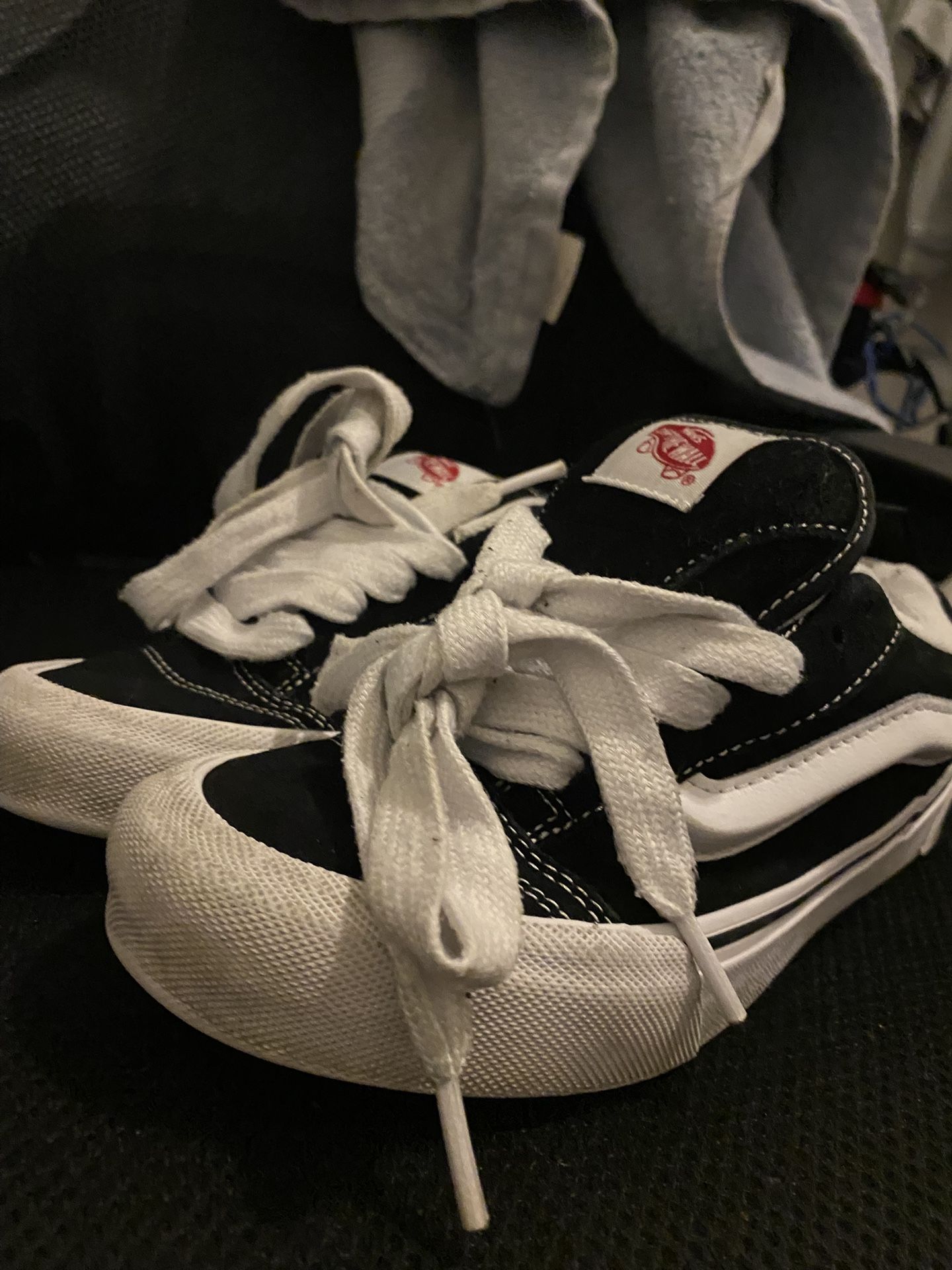 KNU SKOOL VANS SIZE 4