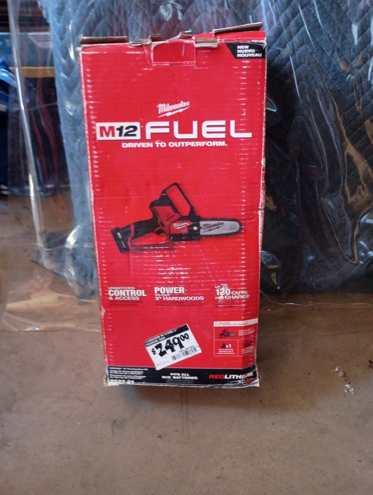 In 12 Fuel Milwaukee Chainsaw Red Lithium Xc40 Fits All Into A Batteries