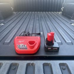Milwaukee M12 12V Lithium-Ion 4.0 Ah Battery w/Charger