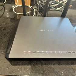 NETGEAR Nighthawk Smart Wi-Fi Router (R7000)