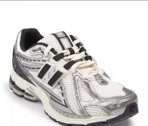 New Balance Men's 9 Model M1906RER Shoes like new