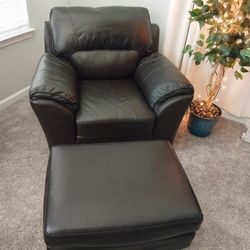 Leather Oversized chair Includes Ottoman