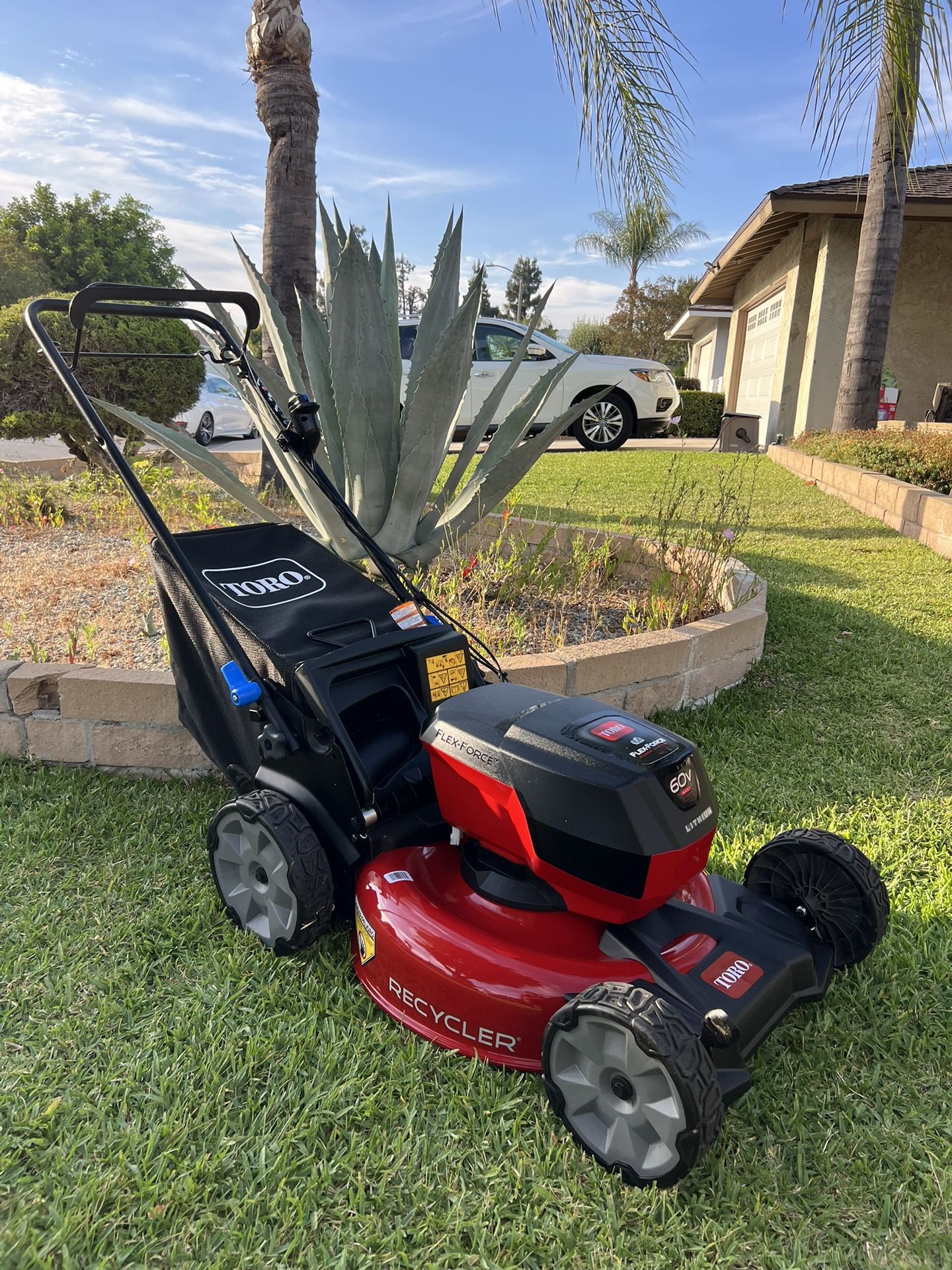 Toro Recycler 21-in 60-volt, Self-Propelled Battery Walk Mower with (1) 6ah Battery Included & Charger In New Condition Only Used It One Time Works Pe