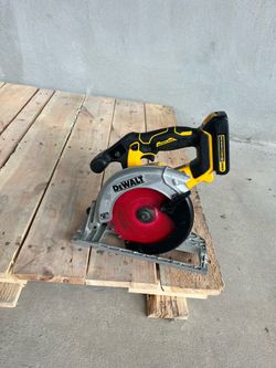Dewalt 20v Skilsaw 6 1/2 con bateria $100 firme precio
