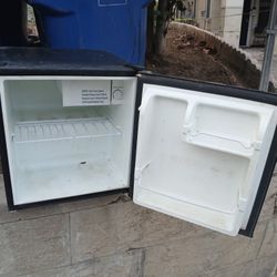 Sunbeam Mini Fridge Still Work Need To Be Fleen