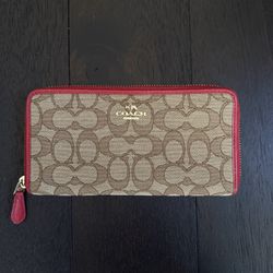 Vintage - Coach wallet - Khaki like color outside with red leather inside