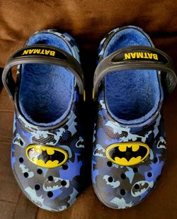 CROCS BRAND BATMAN YOUTH SHOES